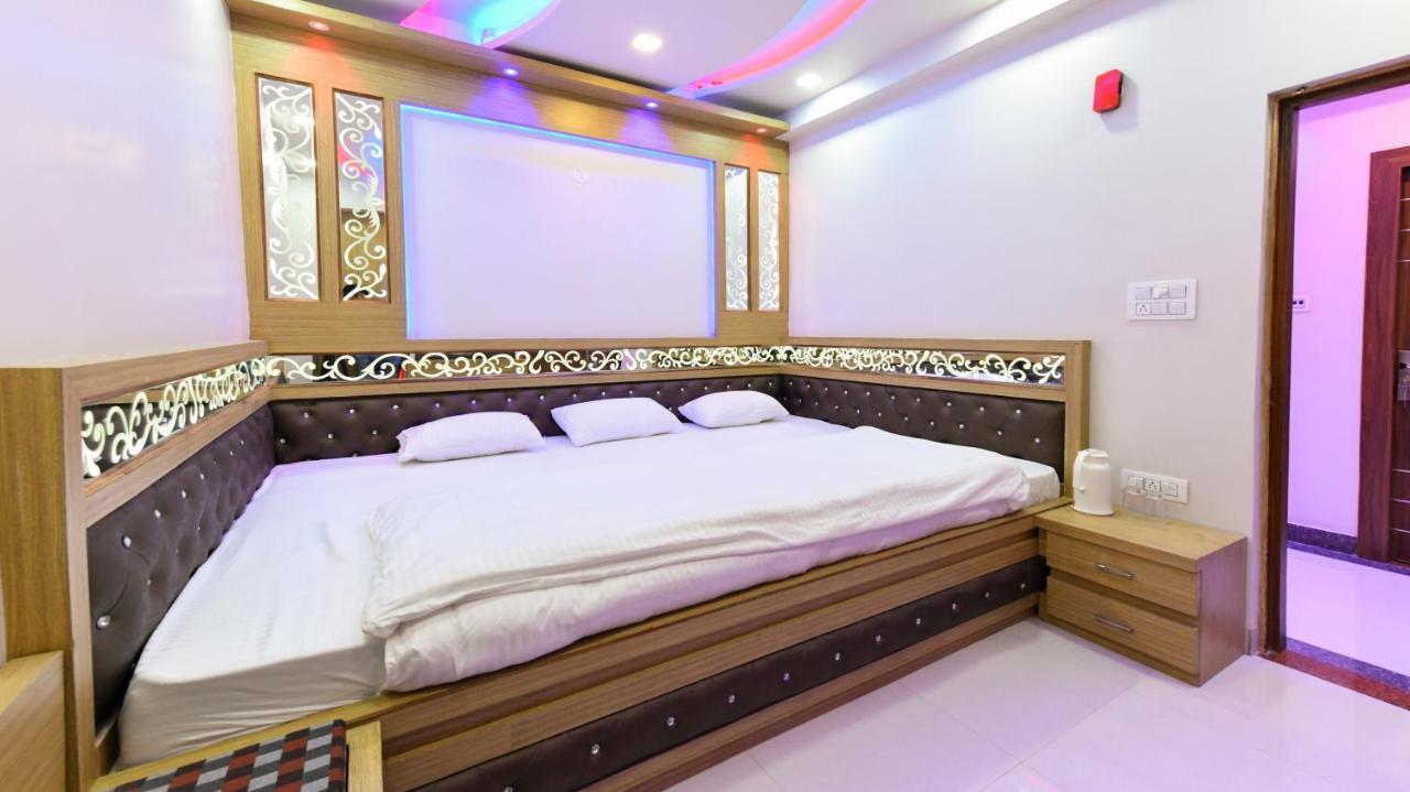 Hn Palace Homestay آغْرا الغرفة الصورة