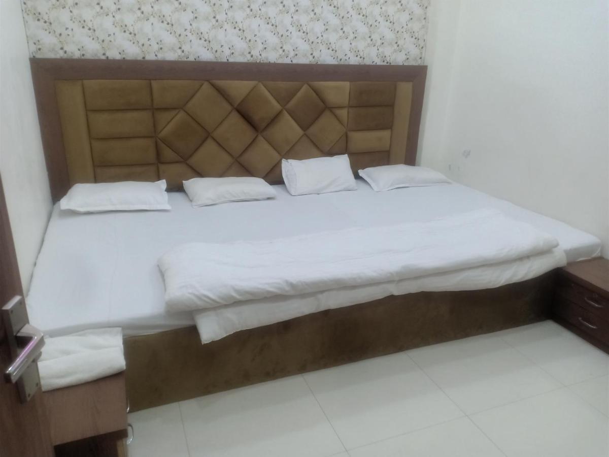Hn Palace Homestay آغْرا الغرفة الصورة
